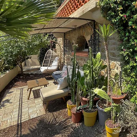 With Private Garden And Sea View - Ideal For 3 To 7 People דירה *